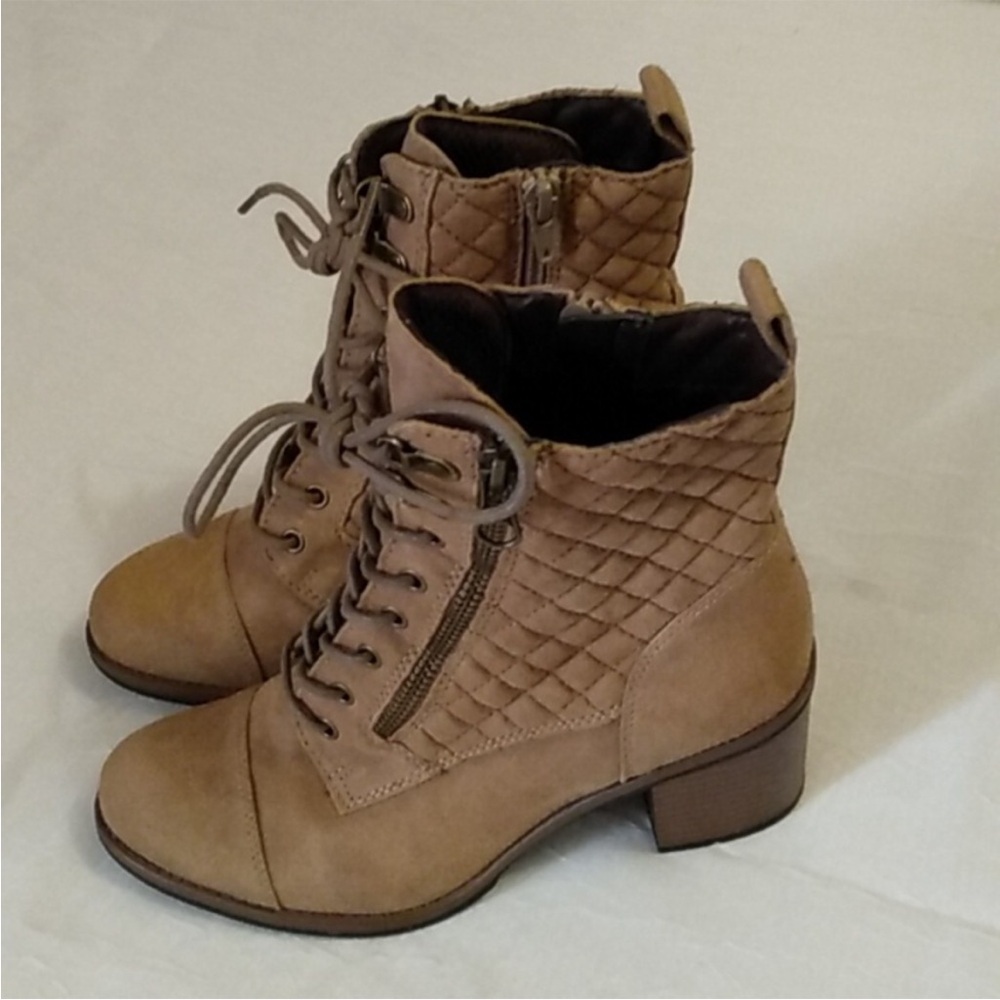 Quilted White Mountain Tan Ankle Boots